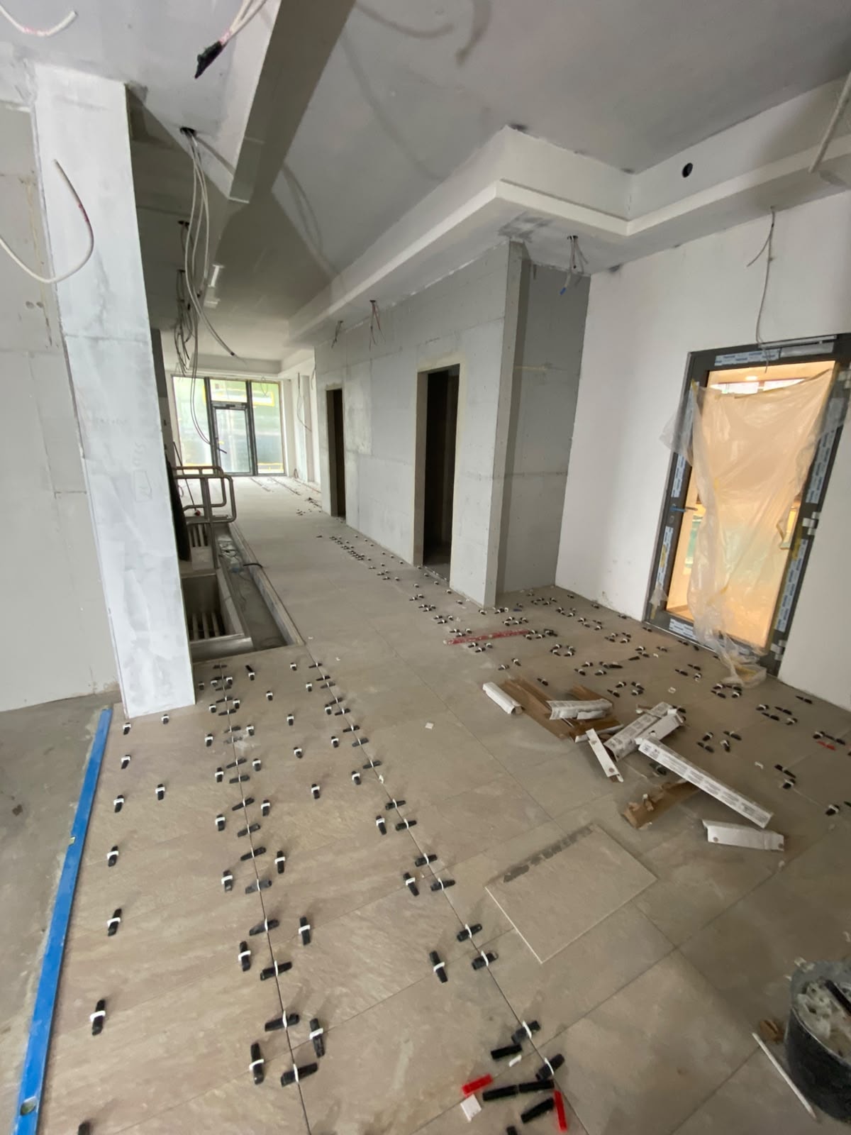 Fliesenverlegung Gewerbeflur Nivelliersystem Ansicht 3